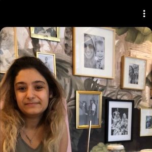 Meet your Posher, Alexia